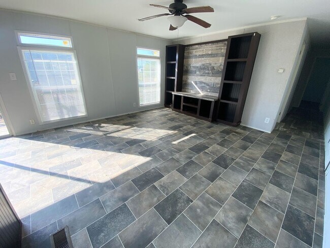 Foto del edificio - Spacious 3 Bedroom Mobile Home for Rent in...