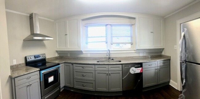 Building Photo - Charming 2 Bedroom House in Downtown Concord!