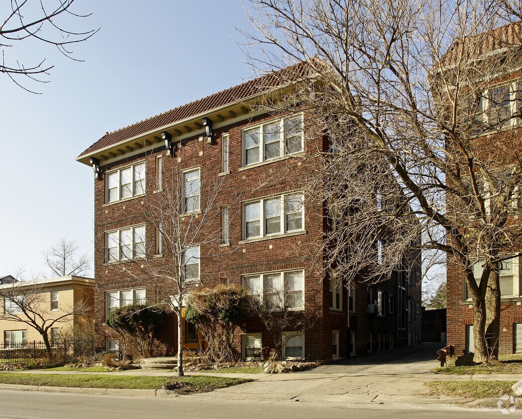 Foto del edificio - 2549 Kenilworth Rd
