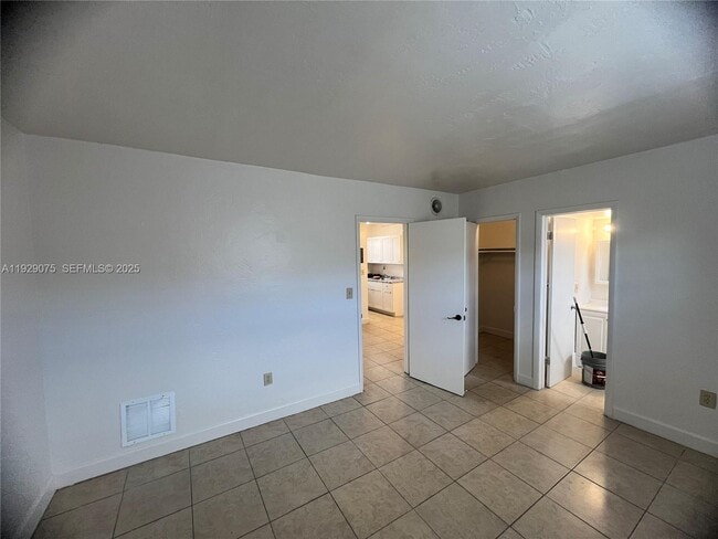 Foto del edificio - 12905 Arch Creek Rd