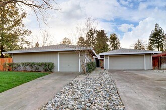 Building Photo - 2115 Espana Ct