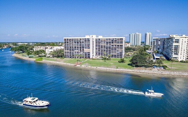 Foto del edificio - 356 Golfview Rd