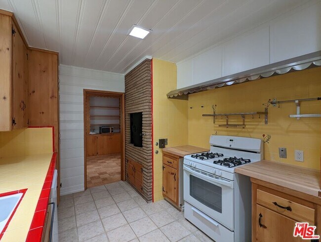 Building Photo - 601 9th Ct
