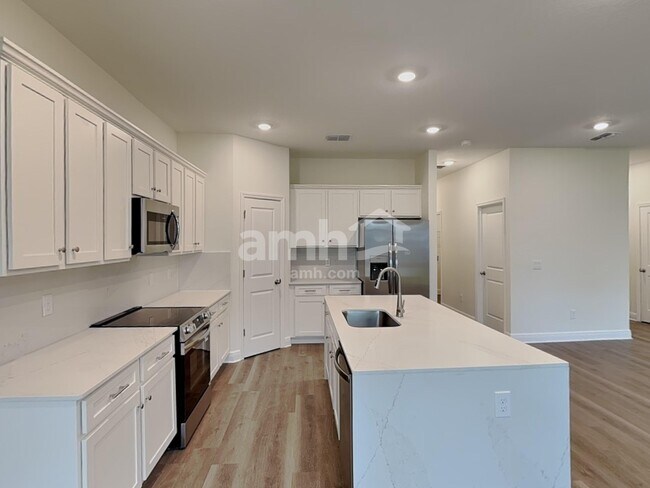 Foto del edificio - 5962 Pinewood Ests Dr