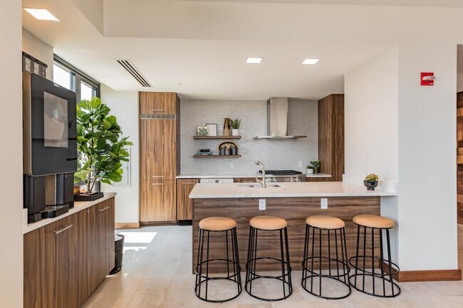 Building Photo - 0 bedroom in Chicago IL 60622