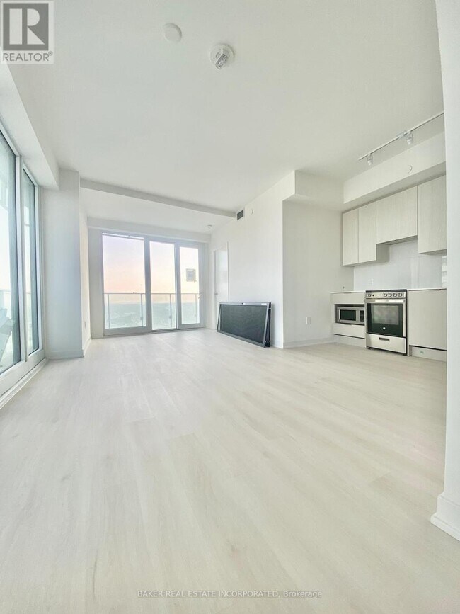 Photo du bâtiment - 3900 Confederation Pkwy