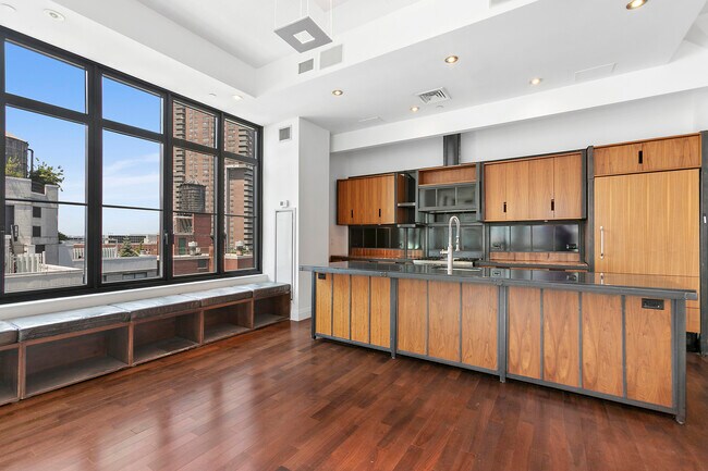 Building Photo - 143 Reade St
