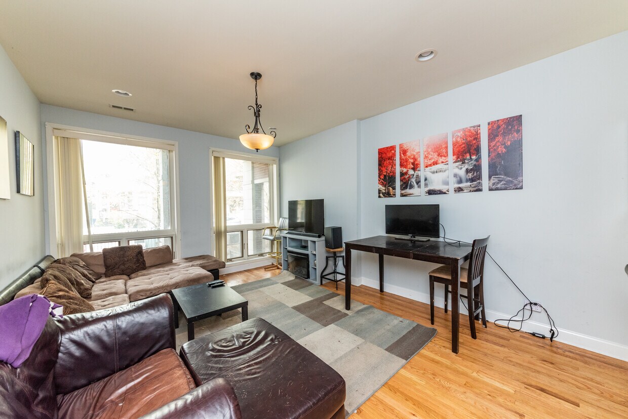 Foto principal - 1133 W Addison St