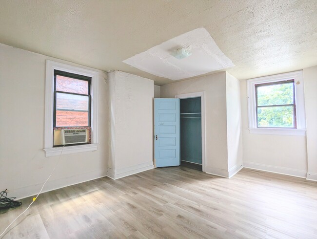 Foto del edificio - 229 N Graham St