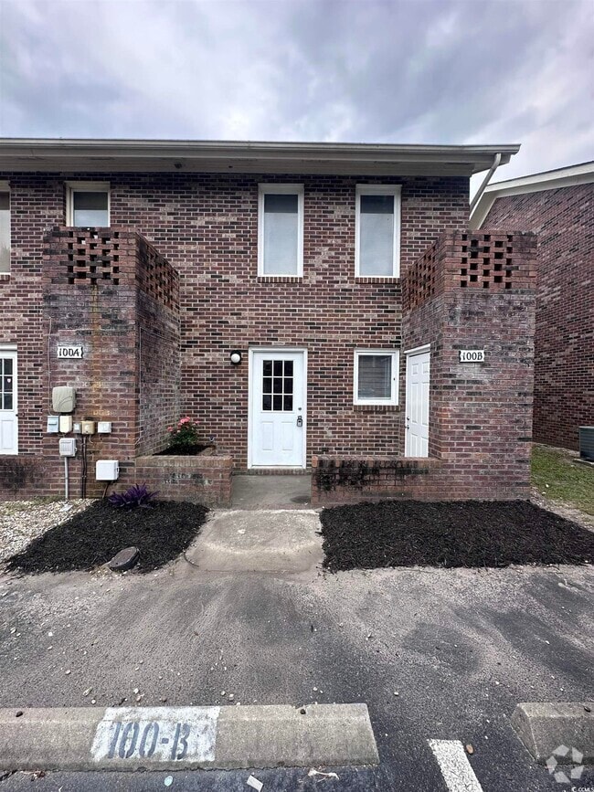 Building Photo - 401 Garden Dr