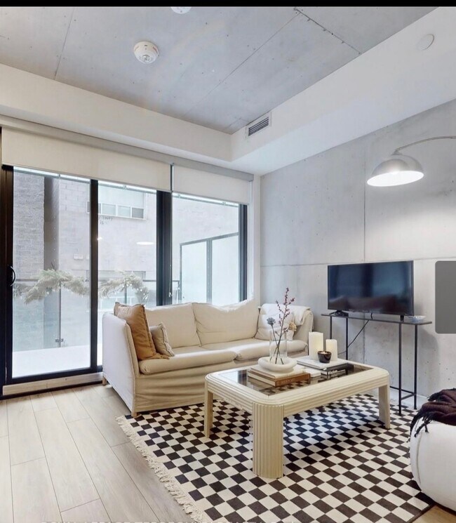 Building Photo - 458 Richmond St W