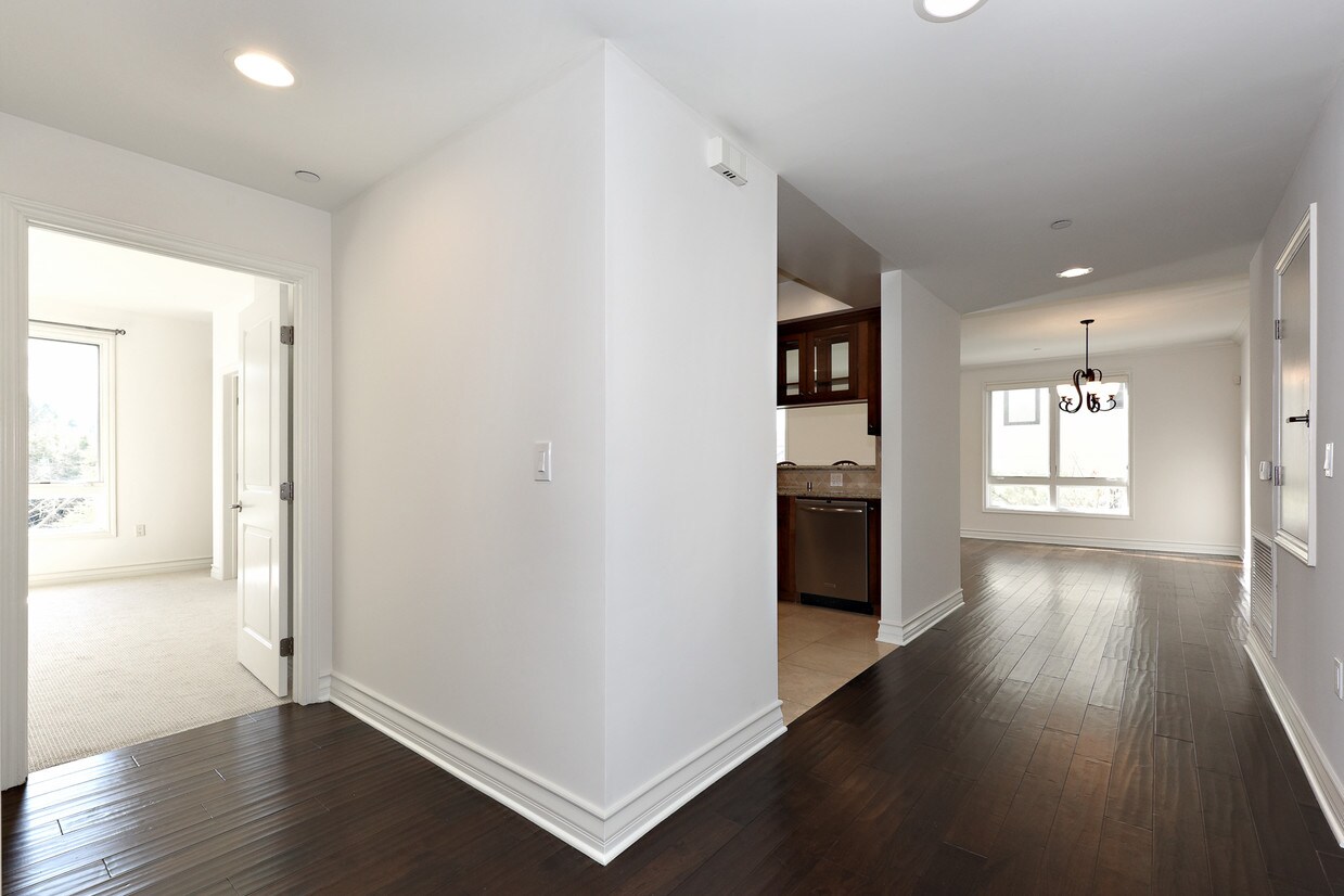 Foto principal - 2347 Fox Hills Dr