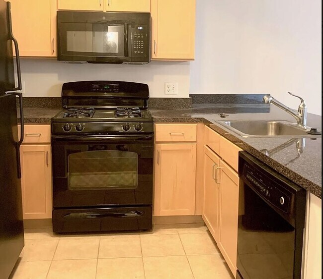 Foto del edificio - Short Walk to the Wharf! - Professionally Managed  and Spacious 1BR With Monument Views