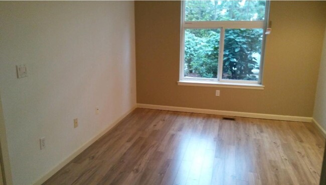 Foto del edificio - 2030 132nd Ave SE