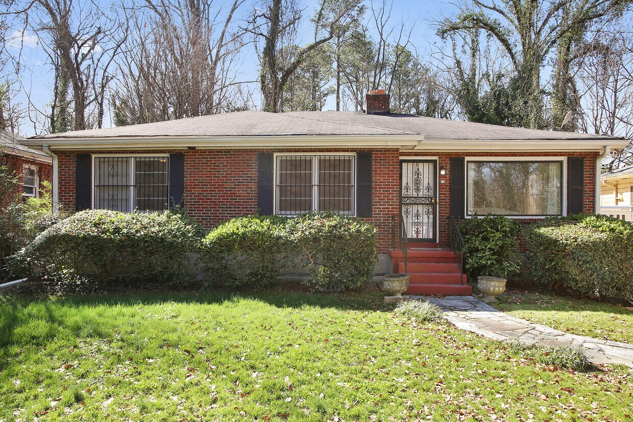 Primary Photo - Price Improvement!!!! CLOSE TO SPELMAN, CL...