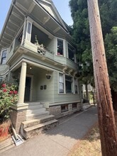 Building Photo - 3001 SE Ankeny St
