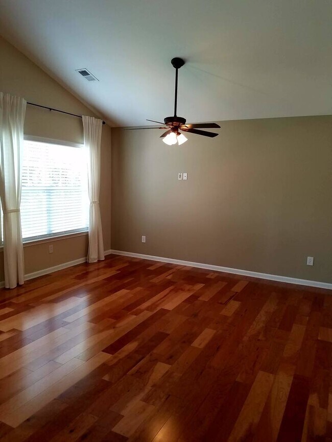 Building Photo - CHARMING LEXINGTON HOME IN HERITAGE FARM