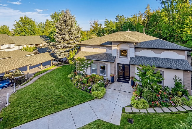 Scott Mountain Exterior Summertime - Scott Mountain