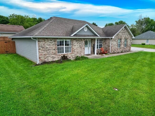 Building Photo - Nice 3 Bedroom 2 Bathroom House In Souther...