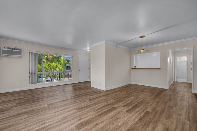 Building Photo - 3400 Greenfield Ave
