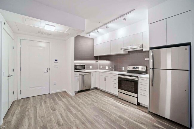 Building Photo - 839 Beacon St