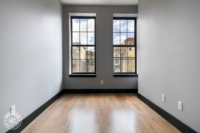 Building Photo - 17-22-22 Greene Ave
