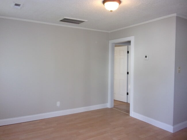 Building Photo - 1233 Bose Ave