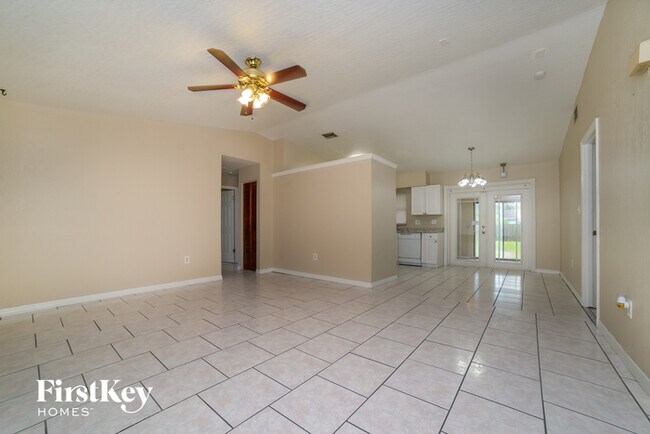 Foto del edificio - 571 Degroodt Rd SW