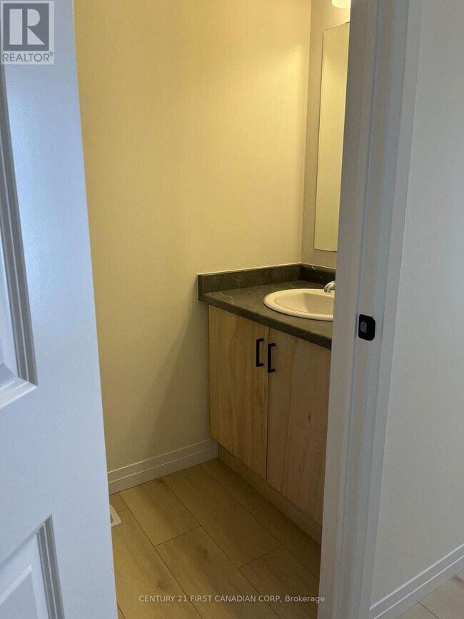 Building Photo - 19 Becker St