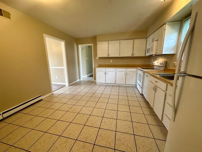 Building Photo - 4436 Cambria St