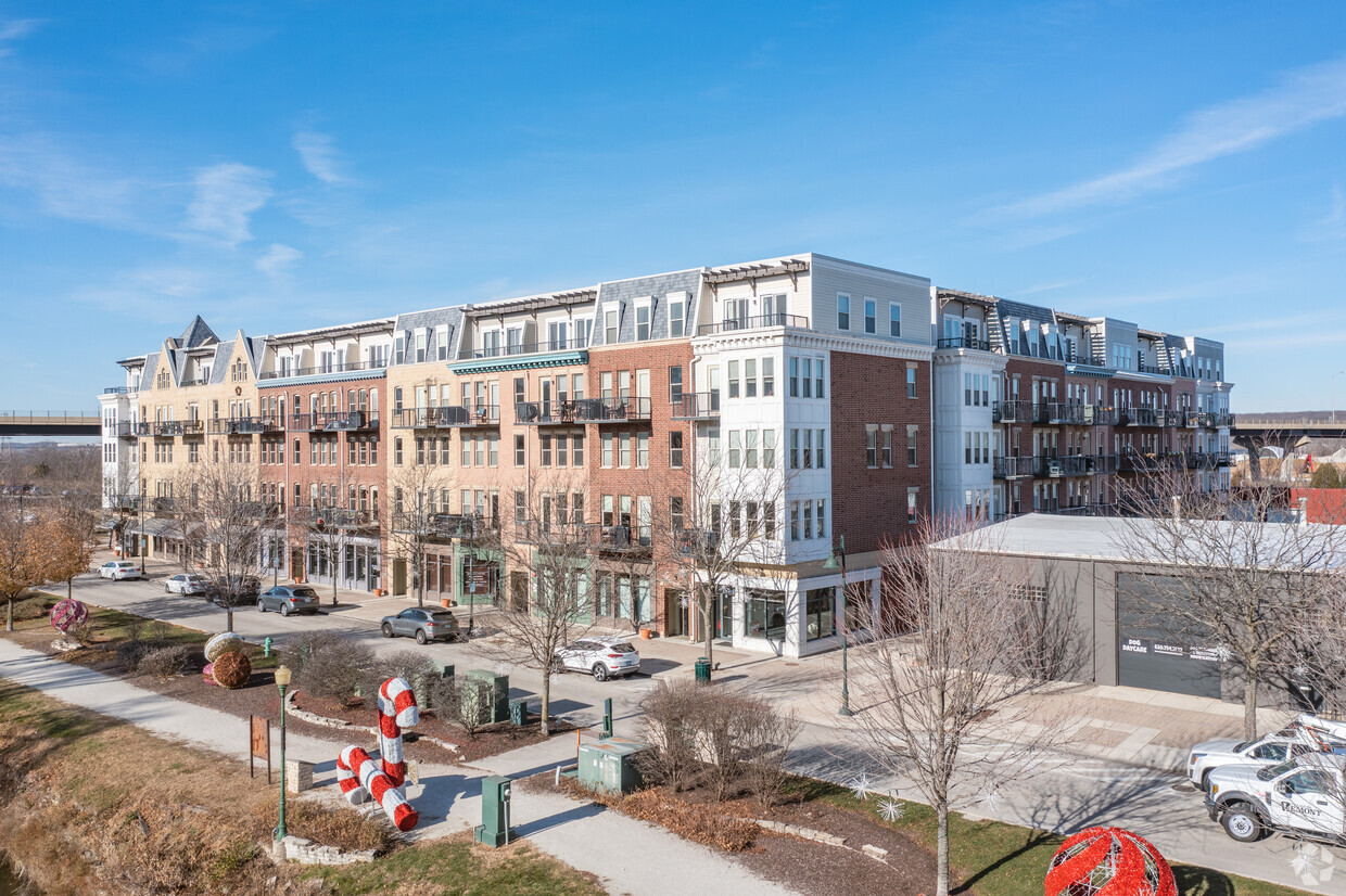 Primary Photo - Front Street Lofts