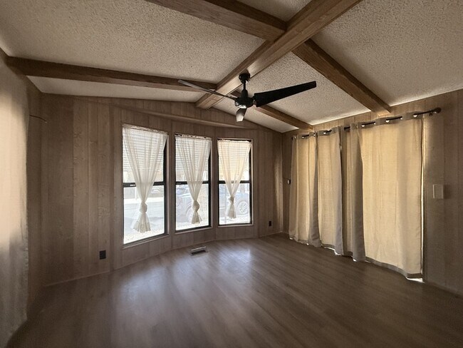 Foto del edificio - 345 S 58th St