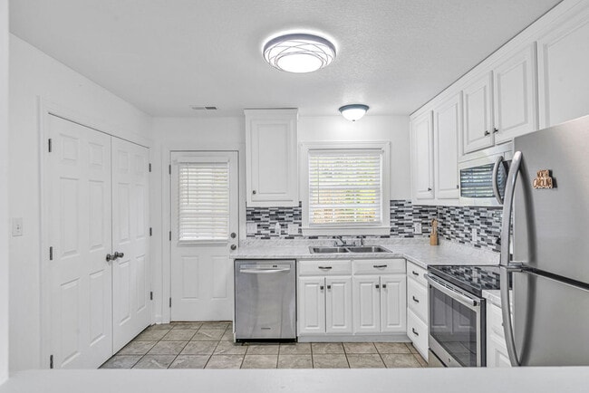 Foto del edificio - 900 Springwood Dr