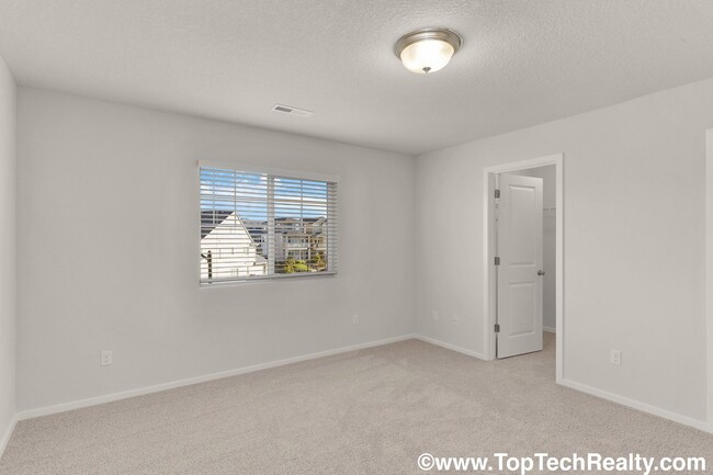 Building Photo - Stunning 2020 Built North Bethany 3BR Town...
