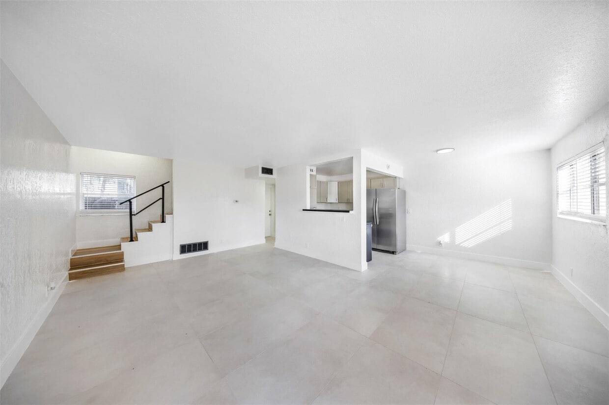 Primary Photo - 20 NW 7th Ave