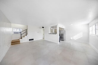 Building Photo - 20 NW 7th Ave