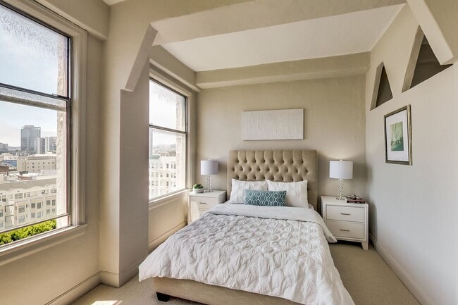 Building Photo - Charming Historic Downtown Studio Availabl...