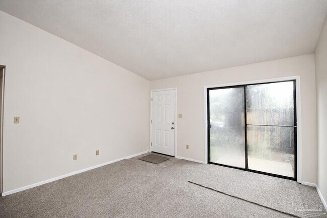 Foto del edificio - 6801 Tiki Ln