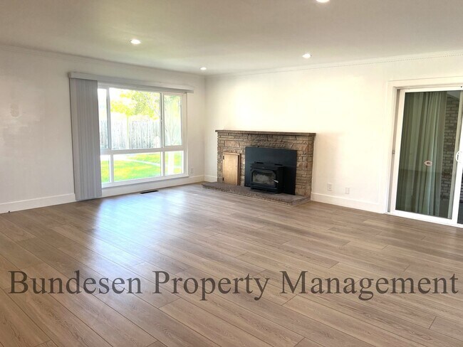 Foto del edificio - 7345 Stony Point Rd