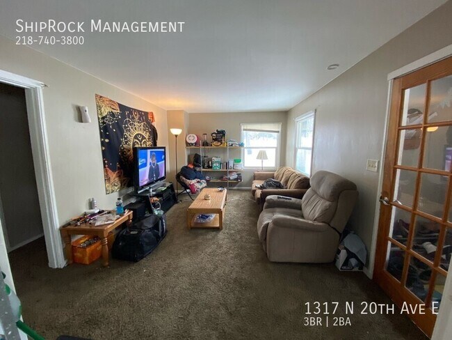 Foto del edificio - 1317 N 20th Ave E