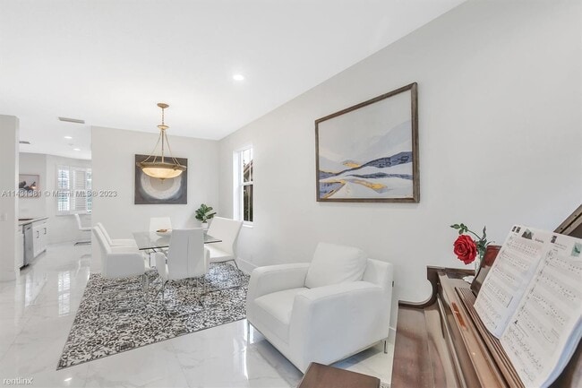 Foto del edificio - 4 br, 3 bath House - 4059 Pinewood Ln