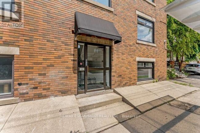 Building Photo - 127 Victoria Ave S