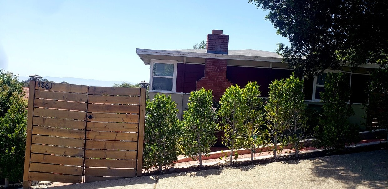 Primary Photo - 4861 Reinhardt Dr