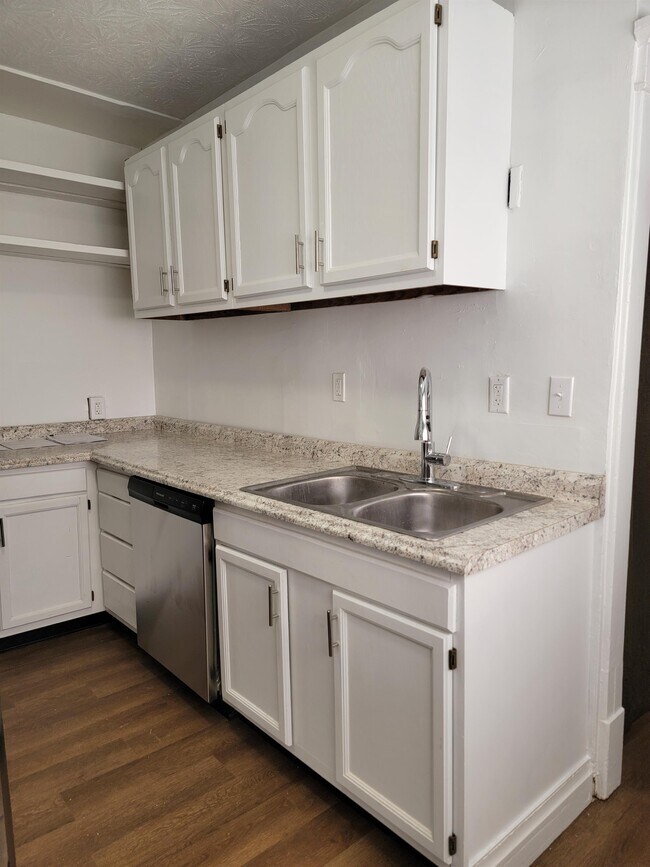 Foto del edificio - 1102 Red Oak St