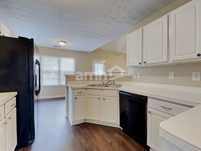 Foto del edificio - 448 Ash Trace Ln