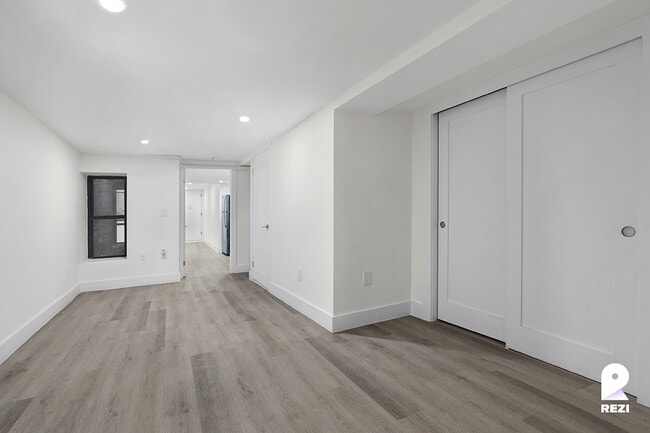 Building Photo - 169 E 105th St
