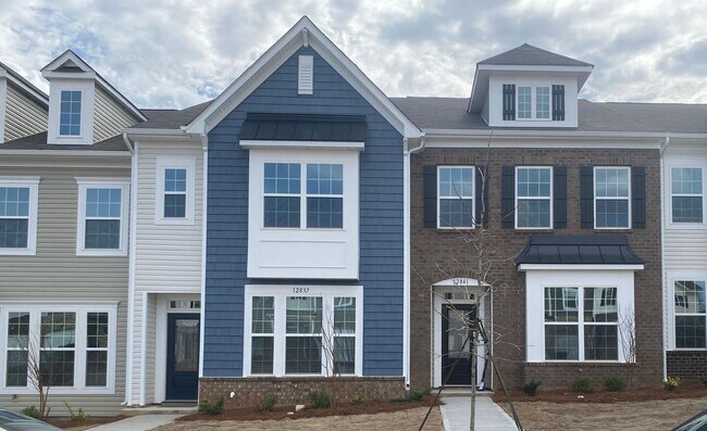 Foto del edificio - Room in 4 Bedroom Home at Wandering Brook Dr