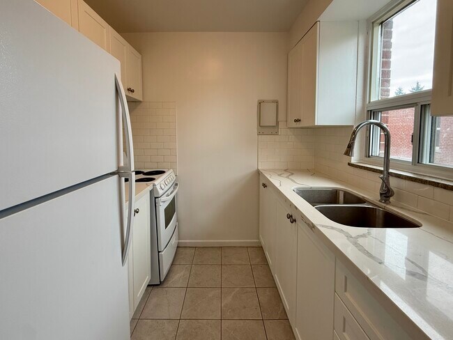 Photo du bâtiment - 1295 Bayview Av