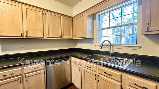 Foto del edificio - 19 Madrone Pl