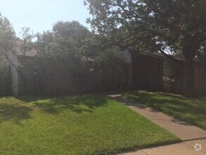 Building Photo - 742 Hummingbird Cir